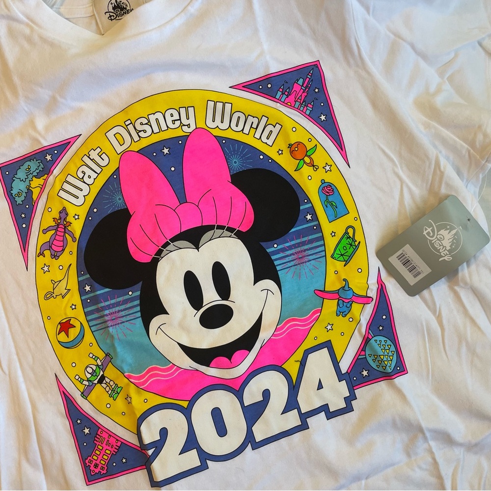 Walt Disney world 2024 Minnie Mouse t shirt small